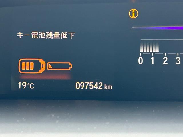 ステップワゴンスパーダ スパーダホンダセンシング　禁煙車・ワンオーナー・デカナビ・ＥＴＣ　助手席エアバッグ　ワンオーナ－　Ｗパワスラ　リアオートエアコン　地デジ　サイドエアバッグ　ＬＥＤライト　横滑り防止システム　オートエアコン　リアカメラ　ＵＳＢ（17枚目）