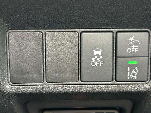 ステップワゴンスパーダ スパーダホンダセンシング　禁煙車・ワンオーナー・デカナビ・ＥＴＣ　助手席エアバッグ　ワンオーナ－　Ｗパワスラ　リアオートエアコン　地デジ　サイドエアバッグ　ＬＥＤライト　横滑り防止システム　オートエアコン　リアカメラ　ＵＳＢ（18枚目）