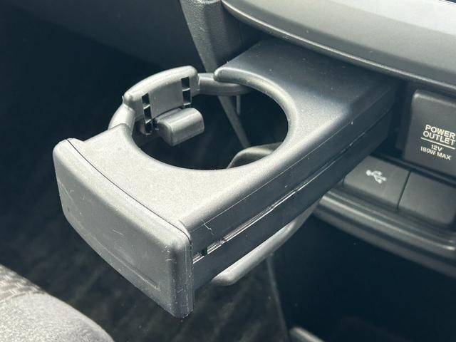 ステップワゴンスパーダ スパーダホンダセンシング　禁煙車・ワンオーナー・デカナビ・ＥＴＣ　助手席エアバッグ　ワンオーナ－　Ｗパワスラ　リアオートエアコン　地デジ　サイドエアバッグ　ＬＥＤライト　横滑り防止システム　オートエアコン　リアカメラ　ＵＳＢ（21枚目）