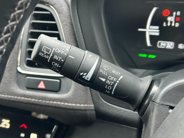 ヴェゼル ハイブリッドＲＳ・ホンダセンシング　ワンオーナー・禁煙車・ナビ・ＥＴＣ　ＥＴＣ付　１オ－ナ－　サイドＳＲＳ　Ｒカメ　フルオートエアコン　ＵＳＢ接続　両席エアバック　スマキー　オートクルーズコントロール　衝突軽減ブレーキシステム　ＡＢＳ（12枚目）