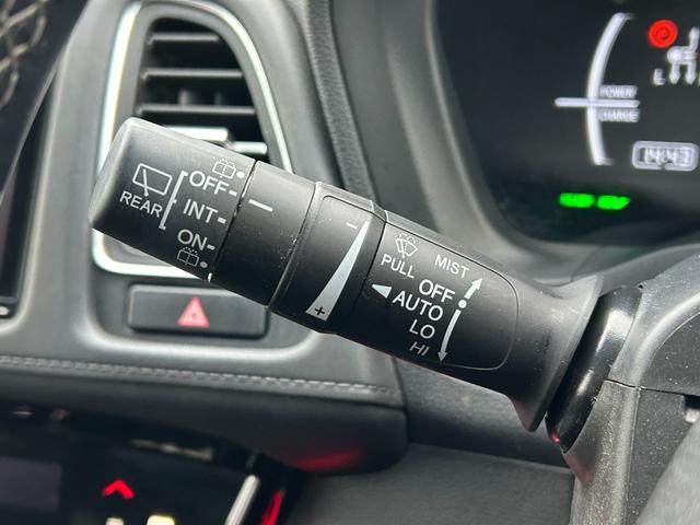ヴェゼル ハイブリッドＺ・ホンダセンシング　ワンオーナー・禁煙車・ナビ・ドラレコ　レーダーサポート　１オーナ－　ＤＶＤ再生機能　横滑り防止システム　バックアイカメラ　フルセ　シートヒーター付　スマ－トキ－　ＥＣＯモード　パワーウィンド　革シート（14枚目）