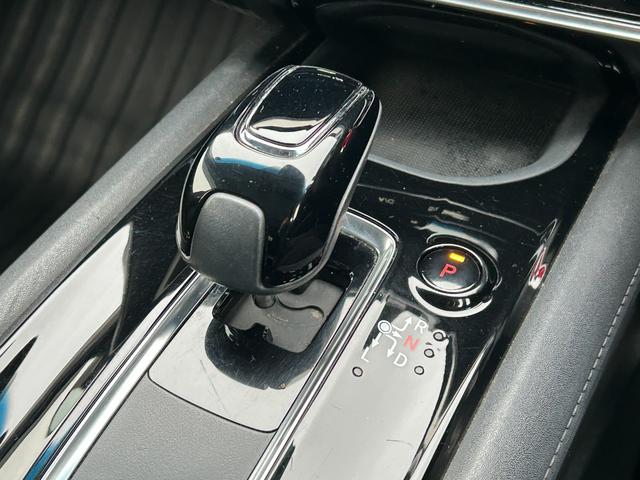 ヴェゼル ハイブリッドＺ・ホンダセンシング　ワンオーナー・禁煙車・ナビ・ドラレコ　レーダーサポート　１オーナ－　ＤＶＤ再生機能　横滑り防止システム　バックアイカメラ　フルセ　シートヒーター付　スマ－トキ－　ＥＣＯモード　パワーウィンド　革シート（19枚目）