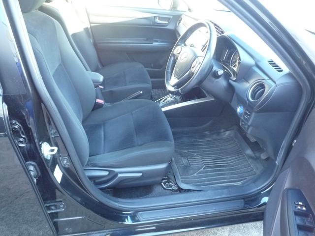 カローラフィールダー ハイブリッドＧ　フルセグナビテレビ　ＥＴＣ　バックカメラ　プッシュスタート　ステアリングリモコン（10枚目）