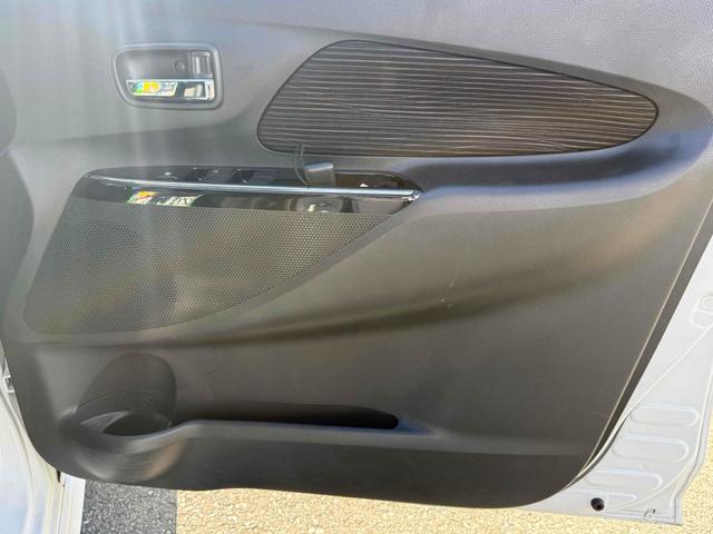ｅＫカスタム Ｔセーフティパッケージ　全周囲カメラ　ナビ　ＴＶ　オートクルーズコントロール　衝突被害軽減システム　オートマチックハイビーム　オートライト　ＨＩＤ　スマートキー　アイドリングストップ　電動格納ミラー　シートヒーター（30枚目）