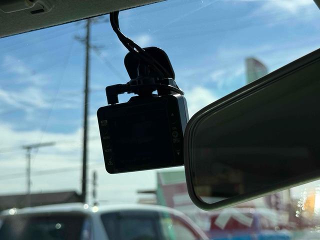ジムニー クロスアドベンチャーＸＣ　４ＷＤ　ドライブレコーダー　ＥＴＣ　ナビ　キーレスエントリー　電動格納ミラー　シートヒーター　ＭＴ　ＡＢＳ　ＣＤ　ＵＳＢ　ミュージックプレイヤー接続可　アルミホイール　衝突安全ボディ　エアコン（3枚目）