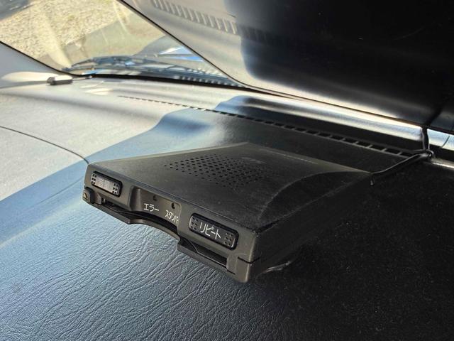 ジムニー クロスアドベンチャーＸＣ　４ＷＤ　ドライブレコーダー　ＥＴＣ　ナビ　キーレスエントリー　電動格納ミラー　シートヒーター　ＭＴ　ＡＢＳ　ＣＤ　ＵＳＢ　ミュージックプレイヤー接続可　アルミホイール　衝突安全ボディ　エアコン（4枚目）
