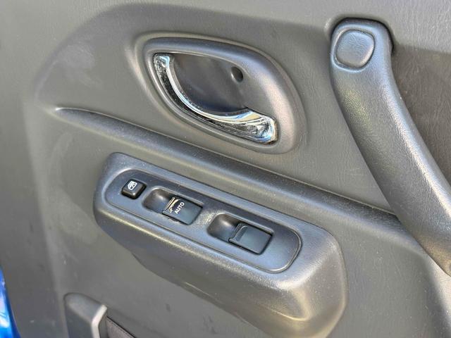 ジムニー クロスアドベンチャーＸＣ　４ＷＤ　ドライブレコーダー　ＥＴＣ　ナビ　キーレスエントリー　電動格納ミラー　シートヒーター　ＭＴ　ＡＢＳ　ＣＤ　ＵＳＢ　ミュージックプレイヤー接続可　アルミホイール　衝突安全ボディ　エアコン（11枚目）
