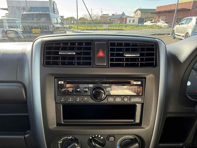 ジムニー ＸＣ　４ＷＤ　電動格納ミラー　ＡＴ　ＡＢＳ　ＣＤ　ルーフレール　アルミホイール　衝突安全ボディ　エアコン　パワーステアリング（4枚目）