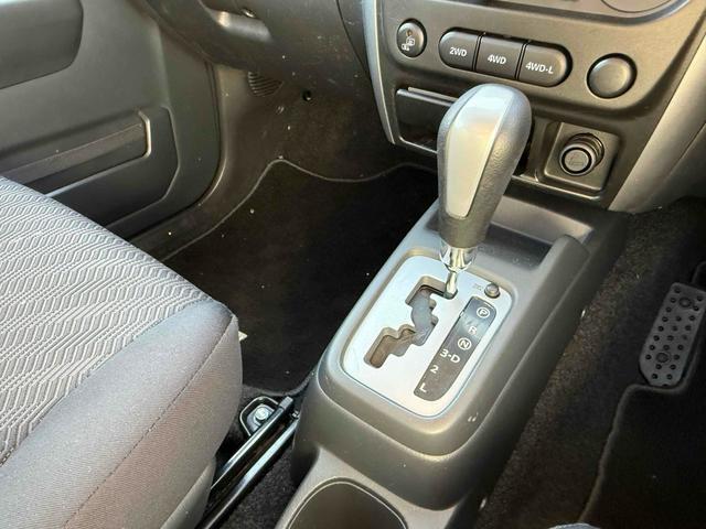 ジムニー ＸＣ　４ＷＤ　電動格納ミラー　ＡＴ　ＡＢＳ　ＣＤ　ルーフレール　アルミホイール　衝突安全ボディ　エアコン　パワーステアリング（6枚目）