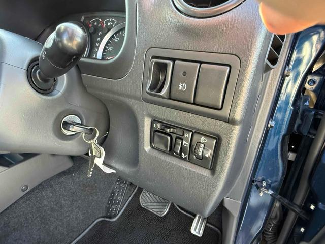 ジムニー ＸＣ　４ＷＤ　電動格納ミラー　ＡＴ　ＡＢＳ　ＣＤ　ルーフレール　アルミホイール　衝突安全ボディ　エアコン　パワーステアリング（7枚目）
