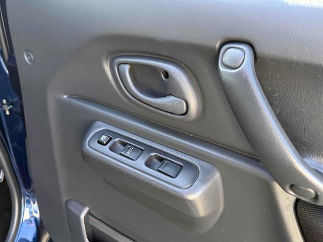 ジムニー ＸＣ　４ＷＤ　電動格納ミラー　ＡＴ　ＡＢＳ　ＣＤ　ルーフレール　アルミホイール　衝突安全ボディ　エアコン　パワーステアリング（8枚目）