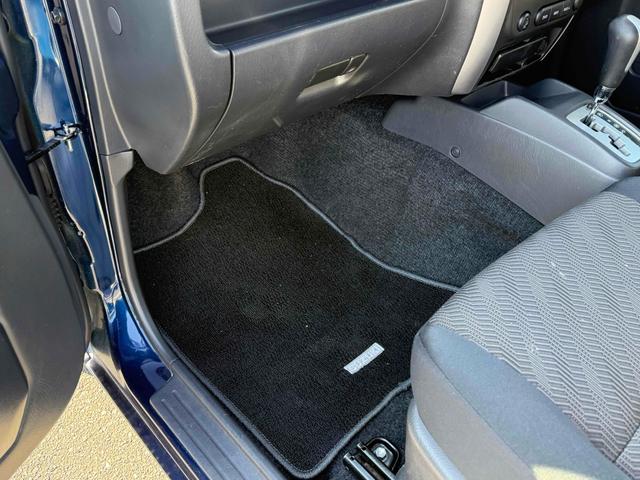 ジムニー ＸＣ　４ＷＤ　電動格納ミラー　ＡＴ　ＡＢＳ　ＣＤ　ルーフレール　アルミホイール　衝突安全ボディ　エアコン　パワーステアリング（23枚目）