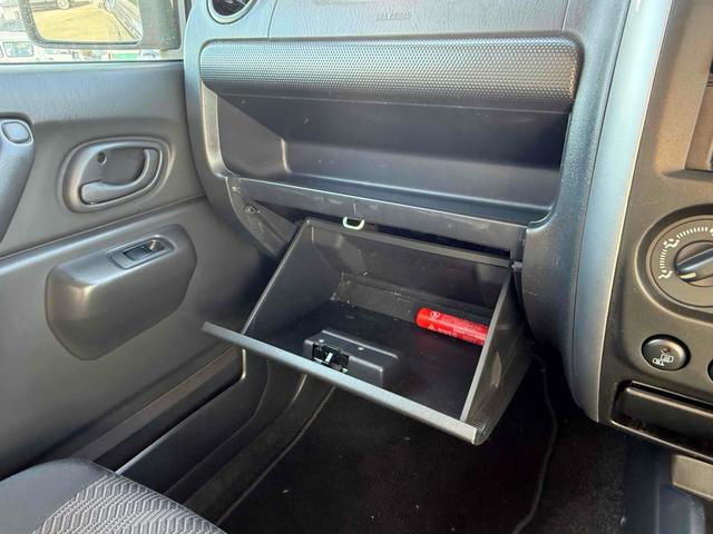 ジムニー ＸＣ　４ＷＤ　電動格納ミラー　ＡＴ　ＡＢＳ　ＣＤ　ルーフレール　アルミホイール　衝突安全ボディ　エアコン　パワーステアリング（30枚目）