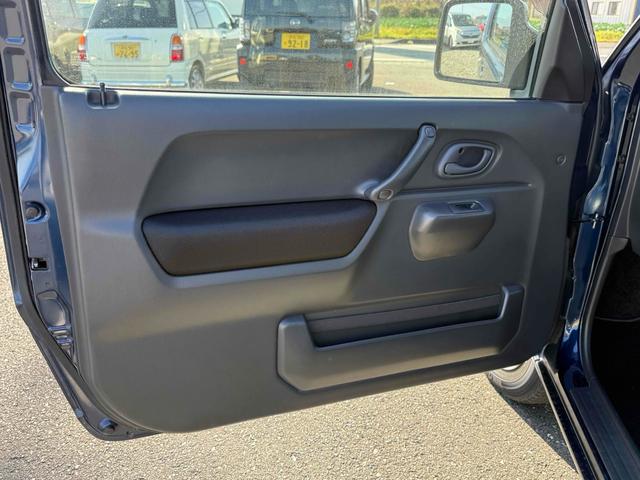 ジムニー ＸＣ　４ＷＤ　電動格納ミラー　ＡＴ　ＡＢＳ　ＣＤ　ルーフレール　アルミホイール　衝突安全ボディ　エアコン　パワーステアリング（32枚目）