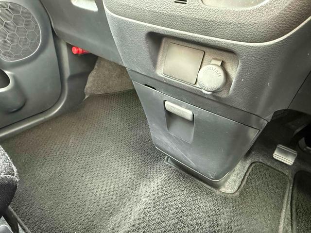 スペーシア Ｇリミテッド　ＥＴＣ　バックカメラ　両側スライド・片側電動　ナビ　ＴＶ　レーンアシスト　衝突被害軽減システム　スマートキー　アイドリングストップ　シートヒーター　ベンチシート　ＣＶＴ　盗難防止システム　ＡＢＳ（31枚目）