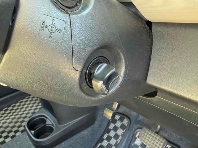 ミラココア ココアプラスG ETC バックカメラ ナビ TV クリアランスソナー スマートキー アイドリングストップ 電動格納ミラー ベンチシート CVT 盗難防止システム ABS ミュージックプレイヤー接続可 純正タイヤ有(9枚目)