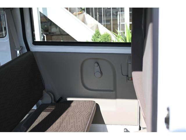 エブリイ ＰＡ　ハイルーフ　走行２．３万キロ　タイヤ４本新品　５速マニュアル　エアコン　パワステ　エアバッグ　２ＷＤ　集中ドアロック　軽自動車　商用車　軽箱バン（8枚目）