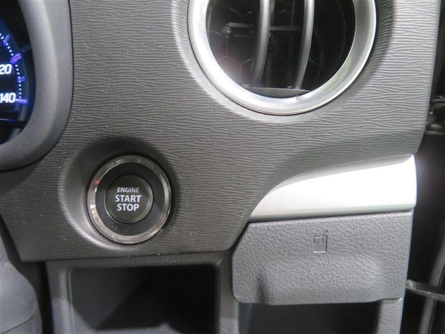 プッシュスタートスイッチでエンジン始動。スマートキーがあれば、ドアロックの操作も遠隔で行えます。
