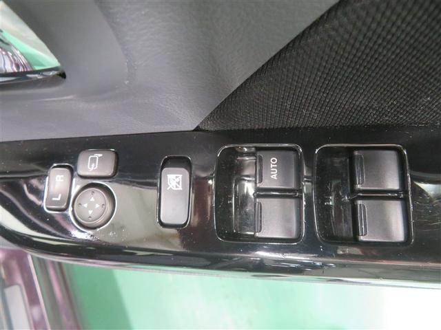 電動格納ミラー！　スイッチひとつでミラーを畳めます。