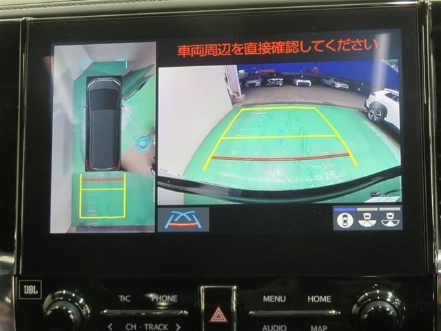 パノラミックビューモニター搭載。カメラで車両周囲の状況を映し出すため、狭い場所での駐車などに役立ちます。