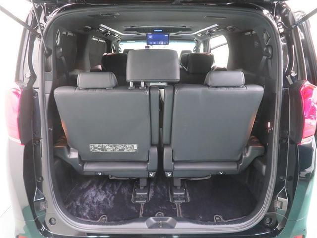 シートアレンジで広々使えるラゲッジスペース。たくさん荷物を載せる時、大人数で乗車する時で使い分け可能です☆