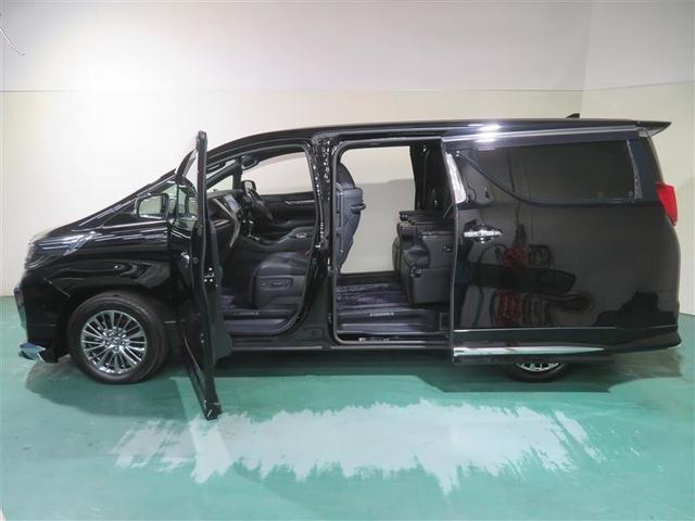 少ない操作で開閉できるパワースライドドア。後席への乗り降りがラクになる便利機能です♪