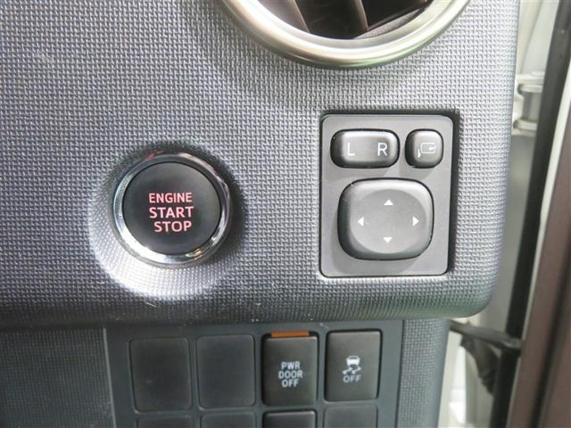 プッシュスタートスイッチでエンジン始動。スマートキーがあれば、ドアロックの操作も遠隔で行えます。