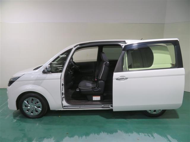 少ない操作で開閉できるパワースライドドア。後席への乗り降りがラクになる便利機能です♪