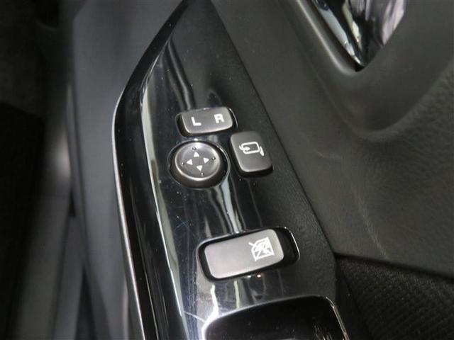 電動格納ミラー！　スイッチひとつでミラーを畳めます。