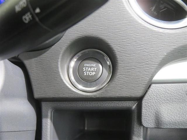 プッシュスタートスイッチでエンジン始動。スマートキーがあれば、ドアロックの操作も遠隔で行えます。