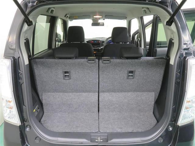 後席シートを倒すことで、より広くラゲッジスペースをお使いいただけます♪