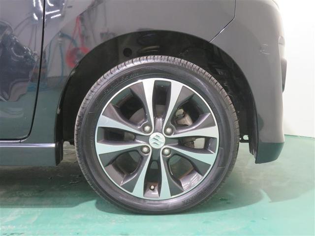 純正アルミホイール装着。スチールホイールより重量が軽いため、燃費や走行性能が向上するアイテムです。