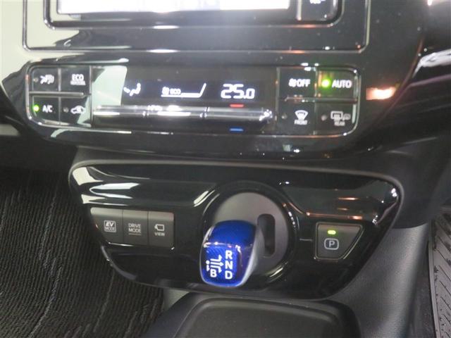 プリウス Ｓ　取説記録簿　ＤＶＤ再生機能　ＥＳＣ　スマートキ－　地デジ　メモリーナビゲーション　ＬＥＤヘッドライト　ＥＴＣ車載器　フルオートエアコン　クルーズコントロール　エアバッグ　イモビ　パワーウインドウ　ＰＳ（14枚目）