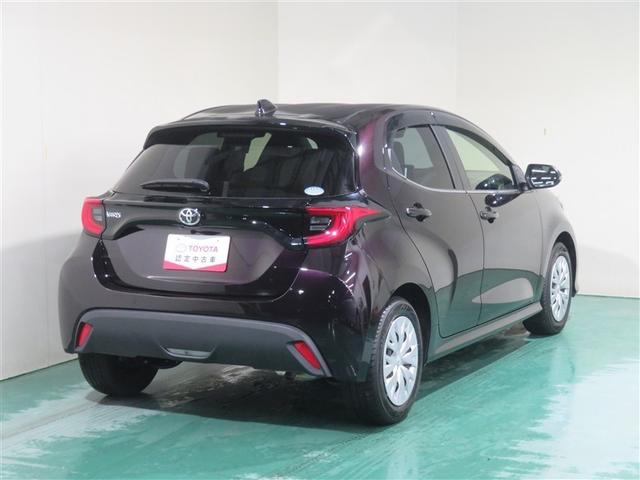 ヤリス Ｚ　サイドＳＲＳ　ＡＡＣ　バックモニタ　スマキー　横滑防止装置　地デジ　キーフリー　パワーウインドウ　定期点検記録簿　助手席エアバック　クルコン　エアバッグ　パワーステアリング　盗難防止システム　ＥＴＣ（3枚目）