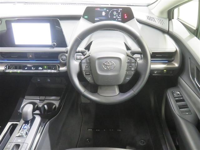 プリウス Ｕ　衝突回避システム　ＬＥＤ　Ｂモニター　ドライブレコーダー　クルーズコントロール　スマートキー　ＥＴＣ車載器　キーレス　盗難防止システム　サイドエアバッグ　横滑り防止装置付き　記録簿　テレビ　ＡＡＣ（4枚目）