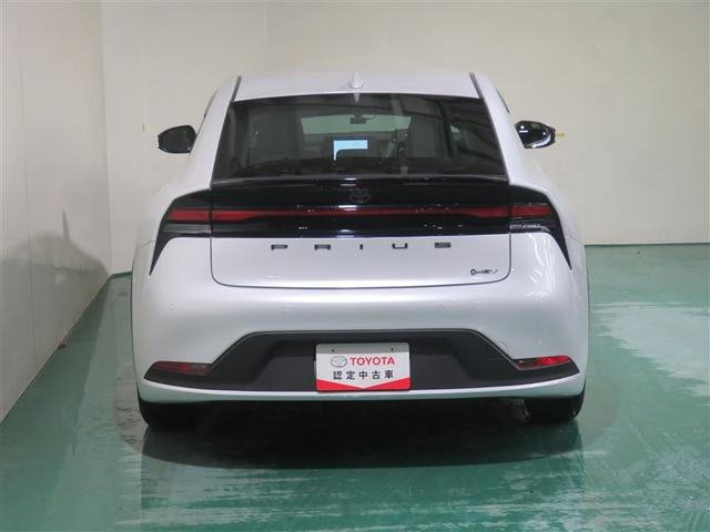 プリウス Ｕ　衝突回避システム　ＬＥＤ　Ｂモニター　ドライブレコーダー　クルーズコントロール　スマートキー　ＥＴＣ車載器　キーレス　盗難防止システム　サイドエアバッグ　横滑り防止装置付き　記録簿　テレビ　ＡＡＣ（19枚目）