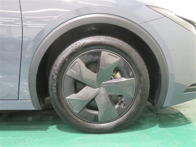 プリウス Ｕ　記録簿　Ｂカメラ　イモビライザー　衝突軽減　オートクルーズコントロール　ＴＶ　横滑り防止機能　スマートキー　フルセグ　アルミホイール　エアコン　ＥＴＣ　キーレス　寒冷地　４ＷＤ　ドラレコ　ＬＥＤ（19枚目）