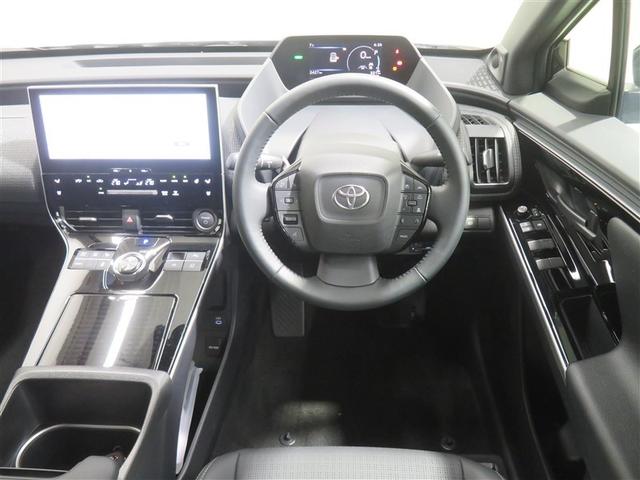 ���[�^�[���C���t�H���[�V�����f�B�X�v���C���n���h���̏ォ�猩����悤�z�u�B�@�\�I�Ŏg���₷���f�U�C���ł��B