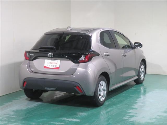 ヤリス X 定期点検記録簿 カーテンエアバッグ リヤカメラ VSC パワーステアリング イモビライザー マニュアルエアコン エアバック付 ABS キーレスエントリ パワーウインドー 助手席エアバック 衝突防止(3枚目)