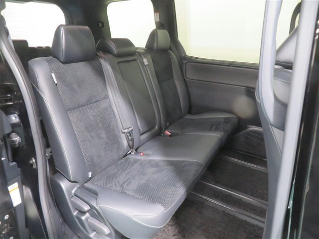 ヴォクシー ＺＳ　煌ＩＩＩ　バックガイドモニタ　両側Ｐドア　ＡＷ　記録簿有　ＬＥＤライト　Ａストップ　リアオートエアコン　イモビ　スマートキープッシュスタート　ＤＶＤ再生可　ＥＴＣ装備　キーレス　オートエアコン　三列シート（6枚目）