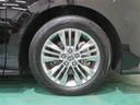 純正アルミホイール装着。スチールホイールより重量が軽いため、燃費や走行性能が向上するアイテムです。