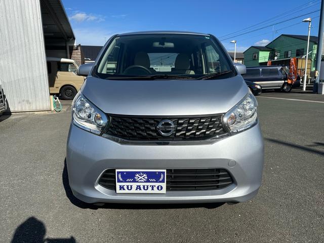 この度は、当社のお車をご覧頂き誠にありがとうございます。お車の状態や、装備の詳細は無料通話のフリーダイヤル００６６−９７０４−７８７７０２へご連絡ください。担当者がご案内させていただきます。