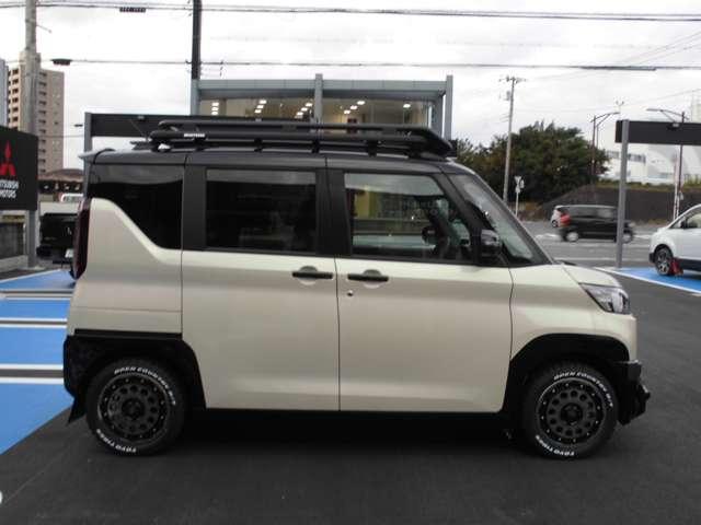 デリカミニ Ｔ　プレミアム　リミテッドエディション　フルセグナビ　アラウンドビューカメラ　マイパイロット　リヤサーキュレーター　社外アルミホイール　オープンカントリーホワイトレタータイヤ　マッドフラップ　ルーフキャリア　フロントスキッドバー（5枚目）