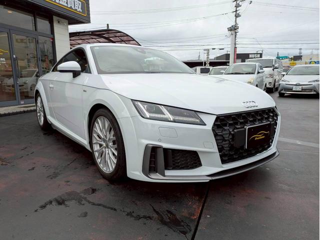 ＴＴクーペ ４０ＴＦＳＩ　Ｓラインパッケージ　バーチャルコックピット　純正ナビ　フルセグＴＶ　バックモニター　コンフォートＰＫＧ　マトリクスＬＥＤ　プライバシーガラス　クリアランスソナー　シートヒーター　２．０ＥＴＣ　可変リアスポイラー　禁煙車（3枚目）