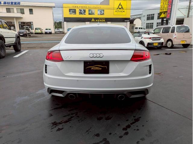 ＴＴクーペ ４０ＴＦＳＩ　Ｓラインパッケージ　バーチャルコックピット　純正ナビ　フルセグＴＶ　バックモニター　コンフォートＰＫＧ　マトリクスＬＥＤ　プライバシーガラス　クリアランスソナー　シートヒーター　２．０ＥＴＣ　可変リアスポイラー　禁煙車（6枚目）