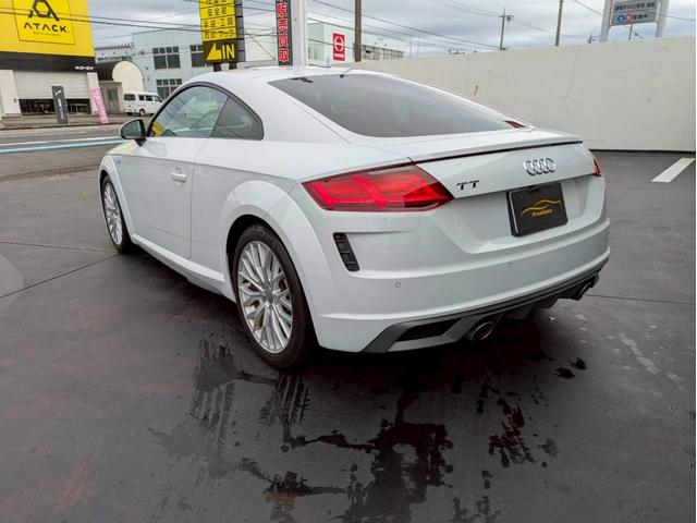 ＴＴクーペ ４０ＴＦＳＩ　Ｓラインパッケージ　バーチャルコックピット　純正ナビ　フルセグＴＶ　バックモニター　コンフォートＰＫＧ　マトリクスＬＥＤ　プライバシーガラス　クリアランスソナー　シートヒーター　２．０ＥＴＣ　可変リアスポイラー　禁煙車（7枚目）