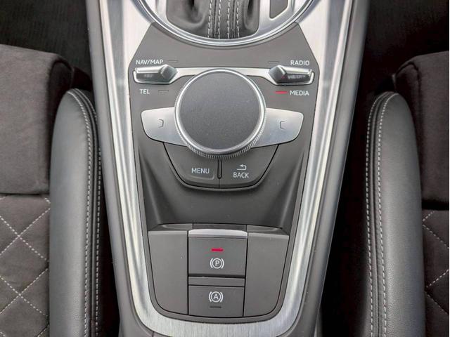 ＴＴクーペ ４０ＴＦＳＩ　Ｓラインパッケージ　バーチャルコックピット　純正ナビ　フルセグＴＶ　バックモニター　コンフォートＰＫＧ　マトリクスＬＥＤ　プライバシーガラス　クリアランスソナー　シートヒーター　２．０ＥＴＣ　可変リアスポイラー　禁煙車（23枚目）