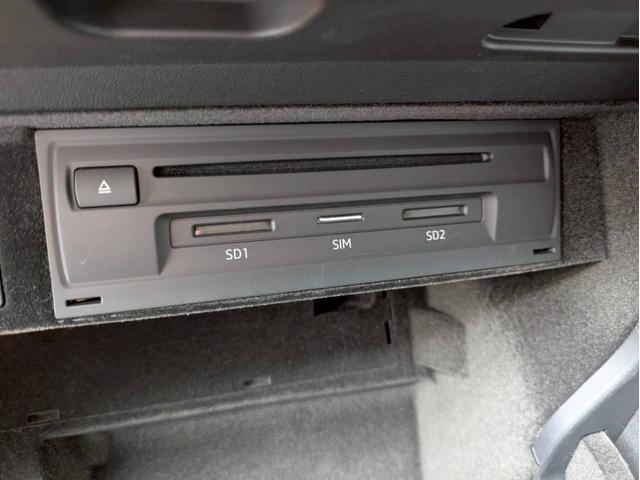 ＴＴクーペ ４０ＴＦＳＩ　Ｓラインパッケージ　バーチャルコックピット　純正ナビ　フルセグＴＶ　バックモニター　コンフォートＰＫＧ　マトリクスＬＥＤ　プライバシーガラス　クリアランスソナー　シートヒーター　２．０ＥＴＣ　可変リアスポイラー　禁煙車（31枚目）