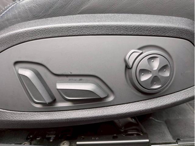 ＴＴクーペ ４０ＴＦＳＩ　Ｓラインパッケージ　バーチャルコックピット　純正ナビ　フルセグＴＶ　バックモニター　コンフォートＰＫＧ　マトリクスＬＥＤ　プライバシーガラス　クリアランスソナー　シートヒーター　２．０ＥＴＣ　可変リアスポイラー　禁煙車（32枚目）