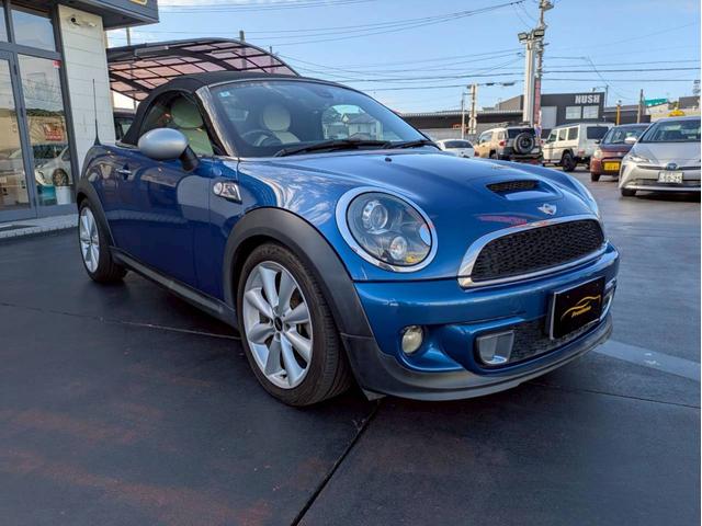 ＭＩＮＩ クーパーＳ　ロードスター　純正ディスプレイオーディオ　レザーシート　シートカーバー　１７ＡＷ　車高調　レムスマフラー　コンフォートパッケージ　可変リアスポイラー　シートヒーター　スマートキー２個　パドルシフト　ＥＴＣ　禁煙車（3枚目）
